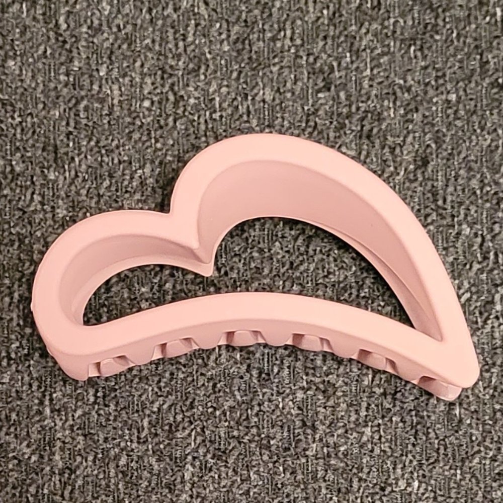 NWOT Heart Shaped Hair Claw